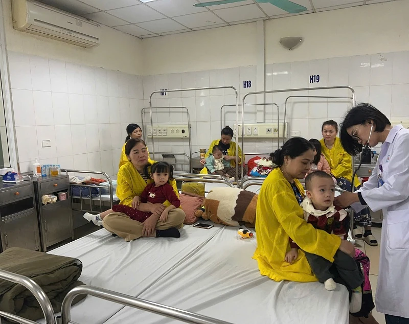 Trẻ nhập viện sau Tết: Hệ lụy từ việc ăn uống không kiểm soát