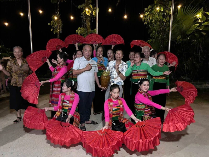 Khơi nguồn bản sắc văn hóa để phát triển du lịch