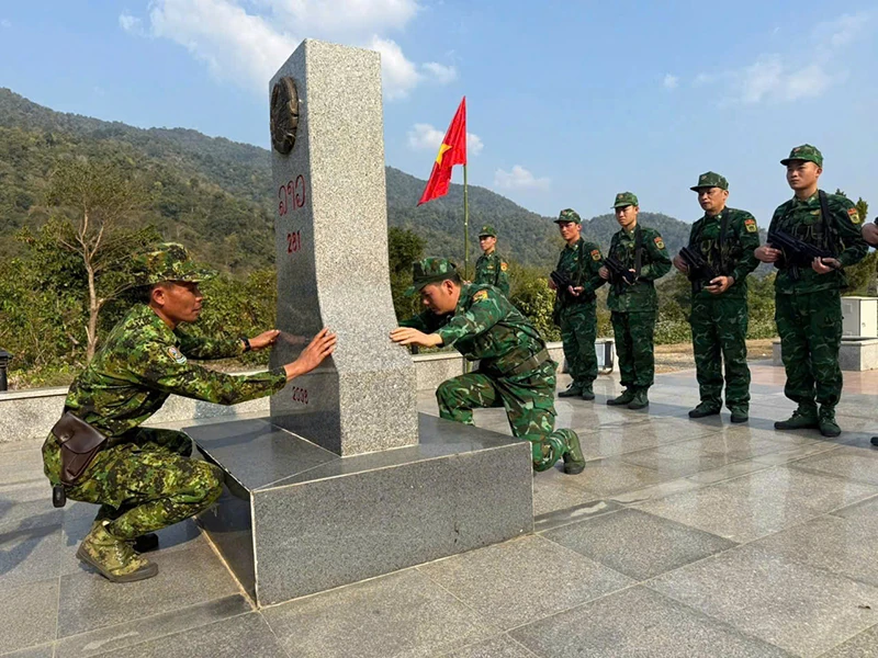 Dệt nên những mùa xuân...