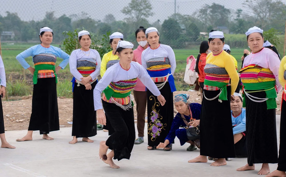Tháng Giêng trẩy hội Mường Đòn