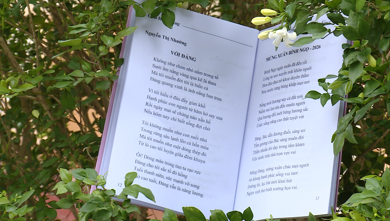 Giữ lại một mùa thơ