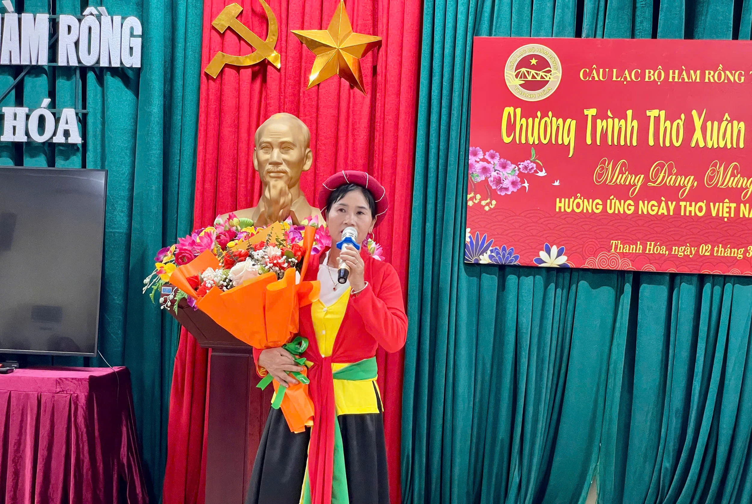 Giữ lại một mùa thơ