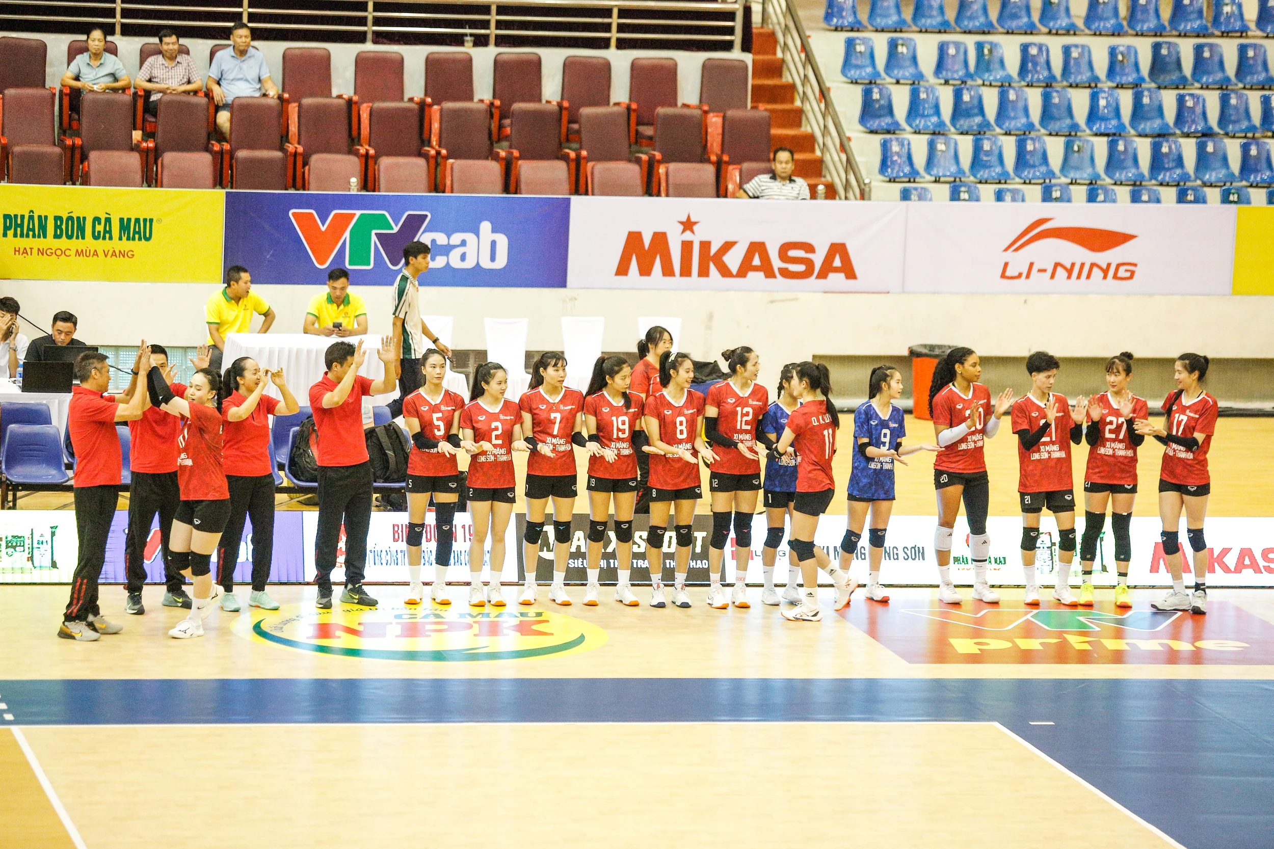 Đội bóng chuyền nữ Thanh Hóa tham dự Cúp Hoa Lư - Bình Điền lần thứ XX