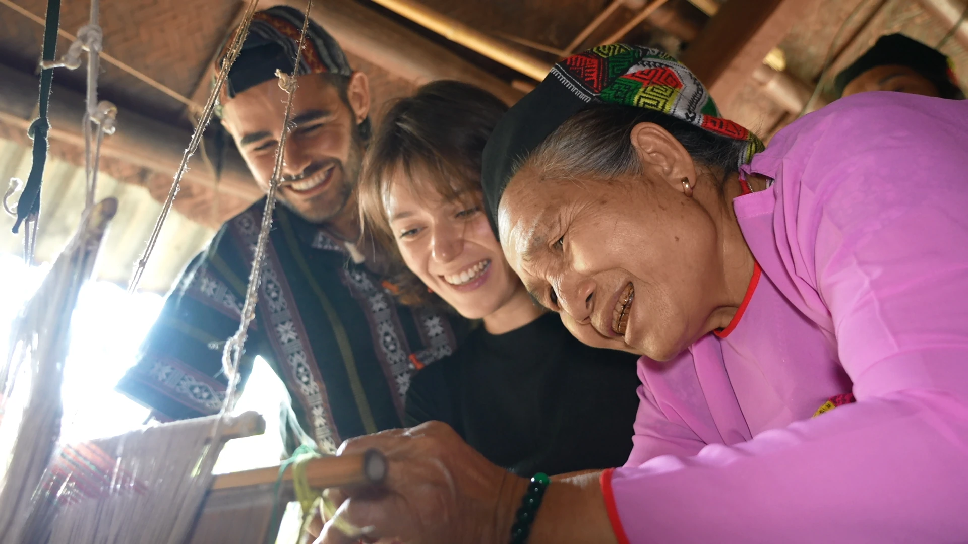 Khung dệt ngày xuân