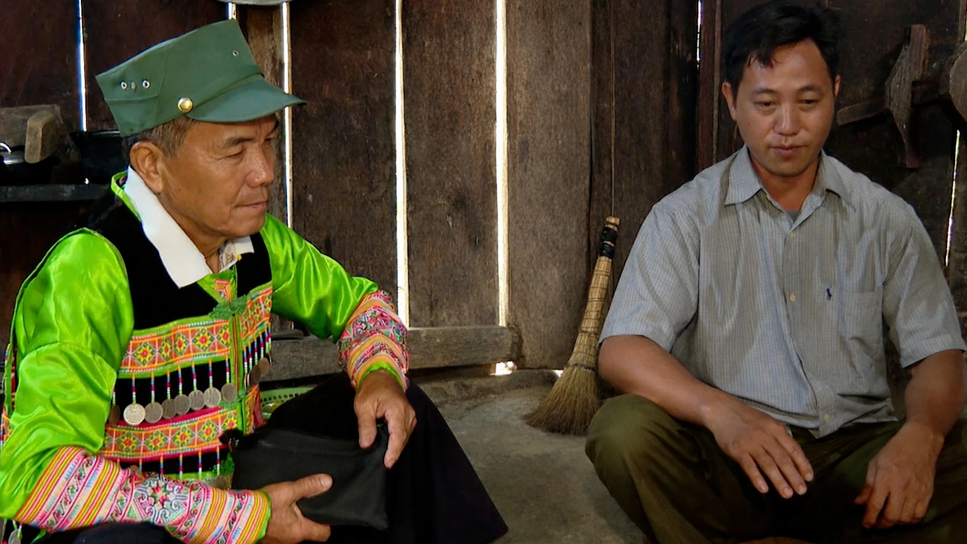 Những “cây đại thụ” giữa bản làng ở Nhi Sơn