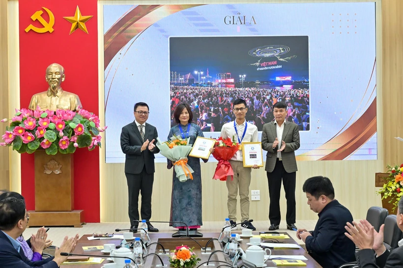 Cuộc thi Việt Nam trên hành trình đổi mới: Trao giải cho 22 tác phẩm xuất sắc