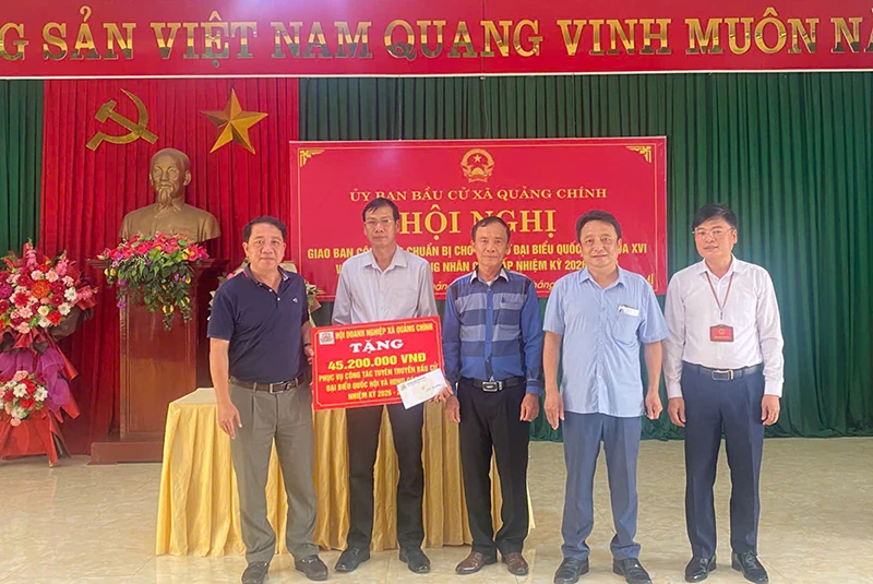 Hội Doanh nghiệp xã Quảng Chính chung tay tuyên truyền bầu cử