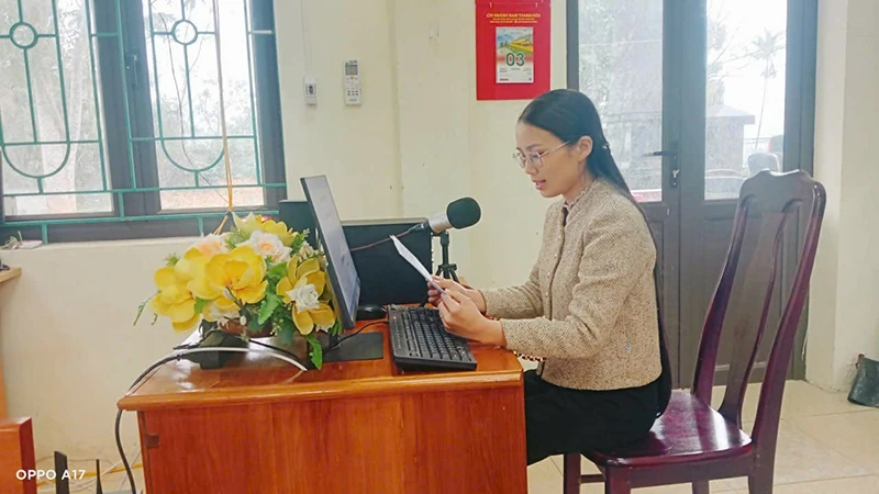 Tiếng loa truyền thanh lan tỏa không khí bầu cử