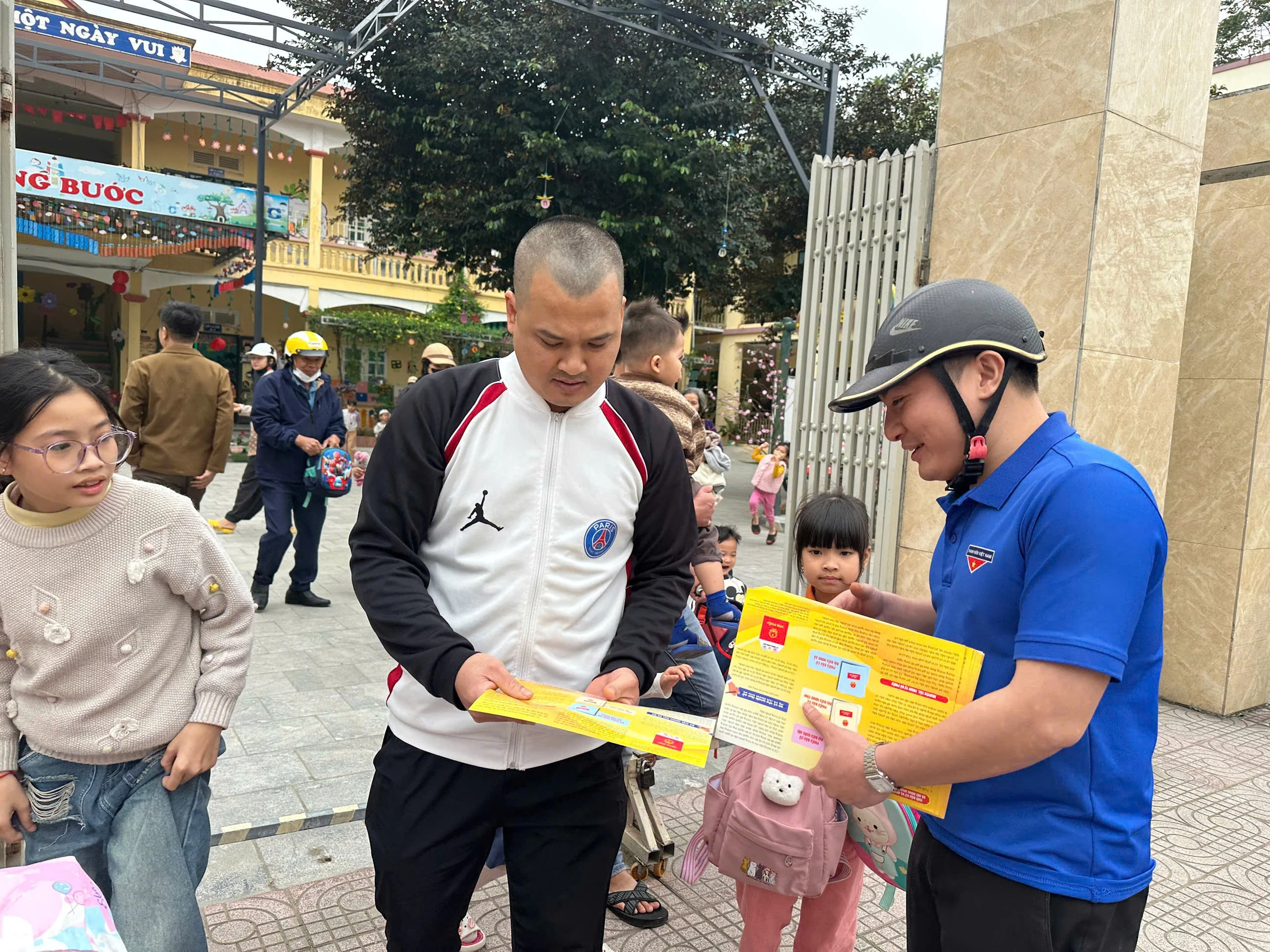 Thanh niên Thanh Hóa sôi nổi ra quân tuyên truyền lưu động về bầu cử