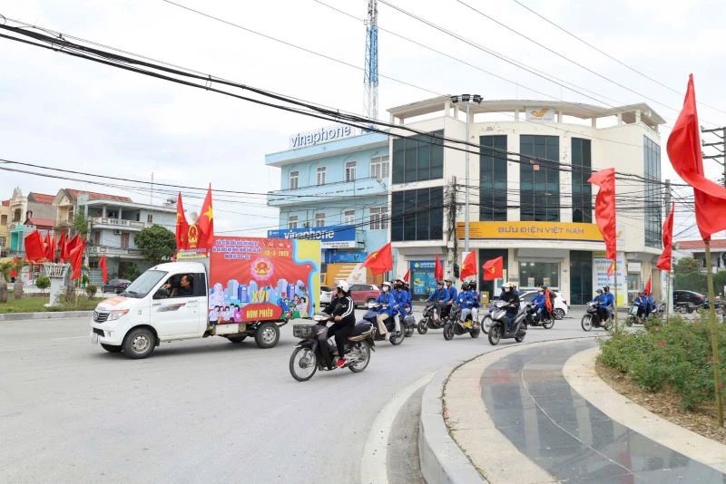 Thanh niên Thanh Hóa sôi nổi ra quân tuyên truyền lưu động về bầu cử