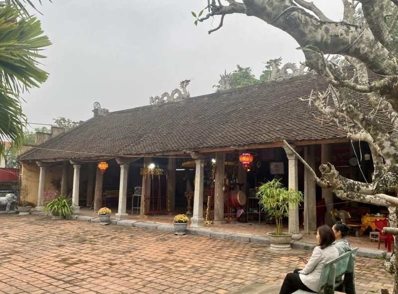 Trăm năm còn đó nghè Cẩm Hoàng