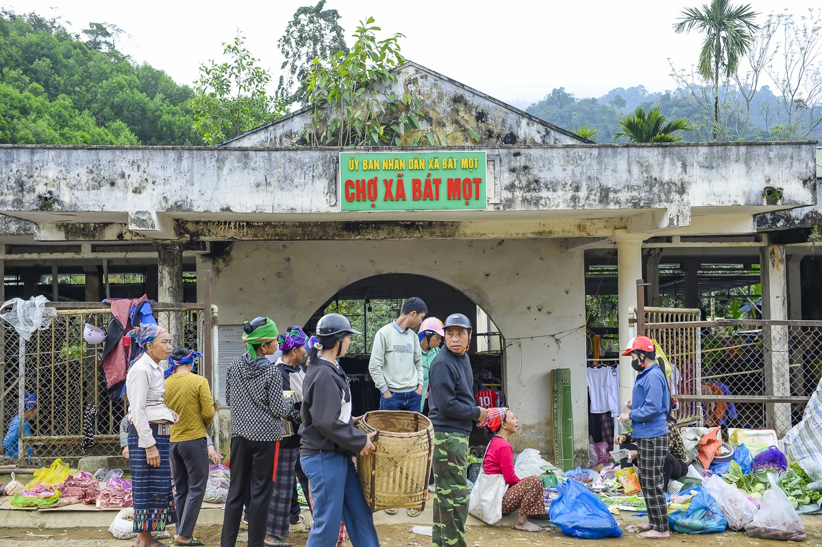 Chợ phiên Bát Mọt - nhịp sống vùng biên miền Tây xứ Thanh
