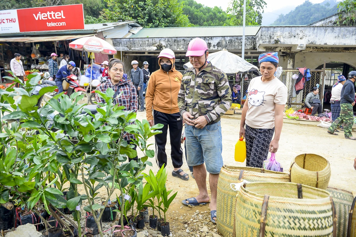 Chợ phiên Bát Mọt - nhịp sống vùng biên miền Tây xứ Thanh