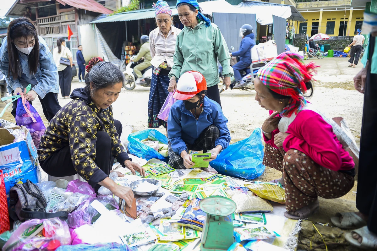 Chợ phiên Bát Mọt - nhịp sống vùng biên miền Tây xứ Thanh