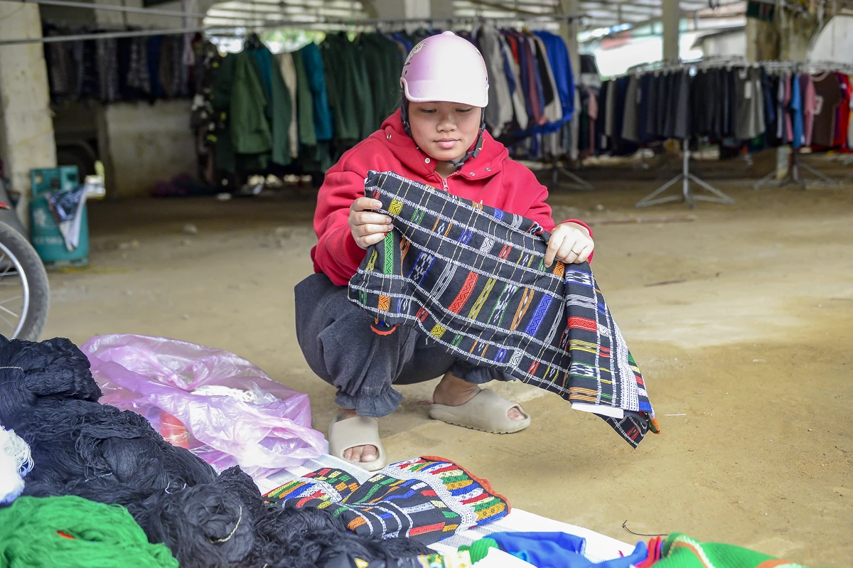 Chợ phiên Bát Mọt - nhịp sống vùng biên miền Tây xứ Thanh