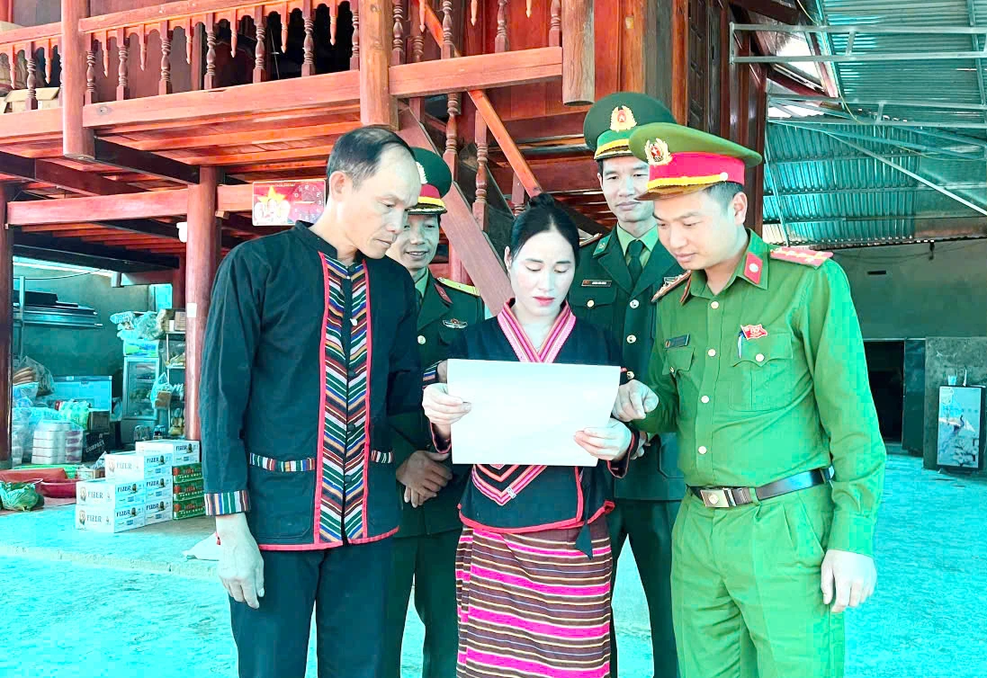 Phát huy vai trò của người có uy tín trong công tác bầu cử