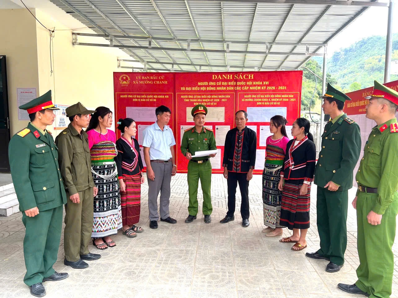 Phát huy vai trò của người có uy tín trong công tác bầu cử