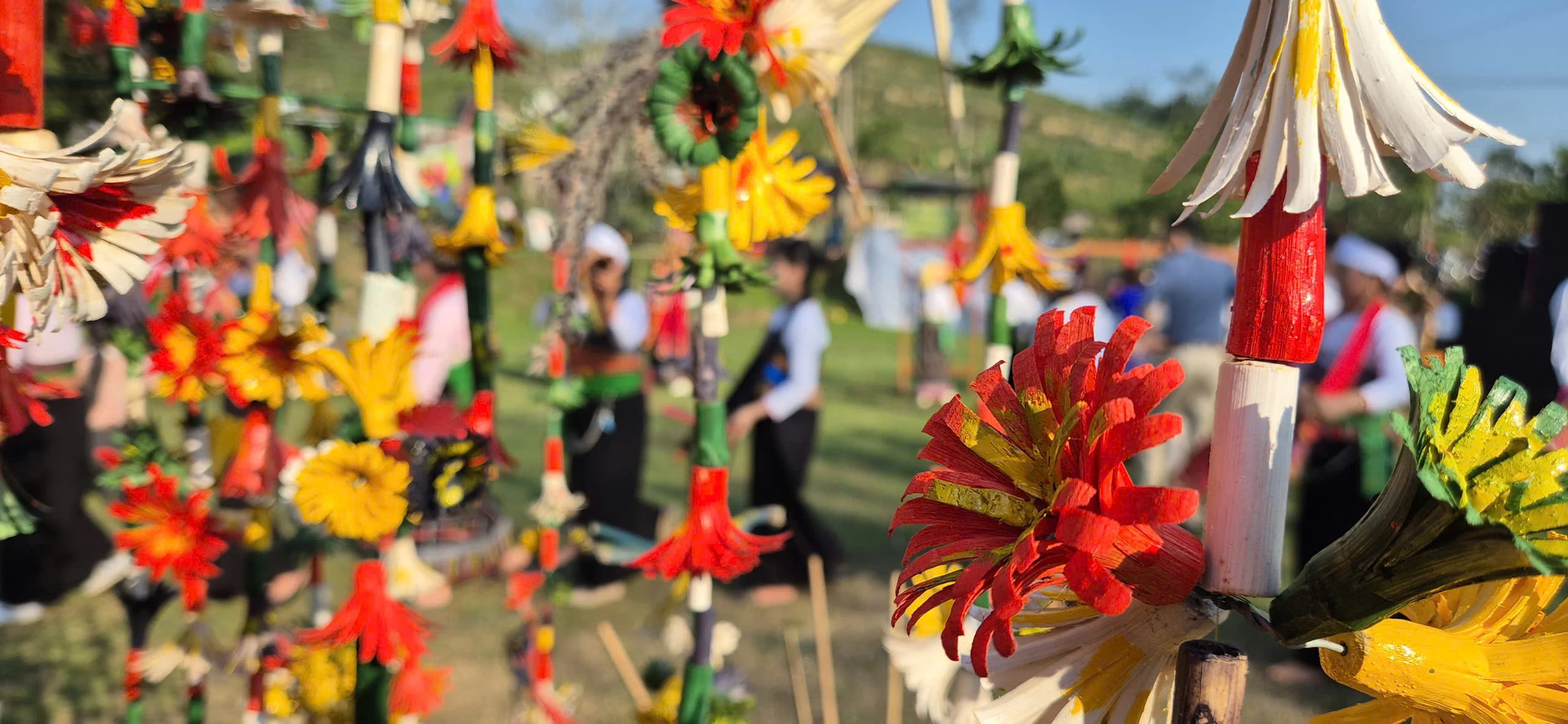 “Chiếc thang hoa” nối nhịp tâm linh