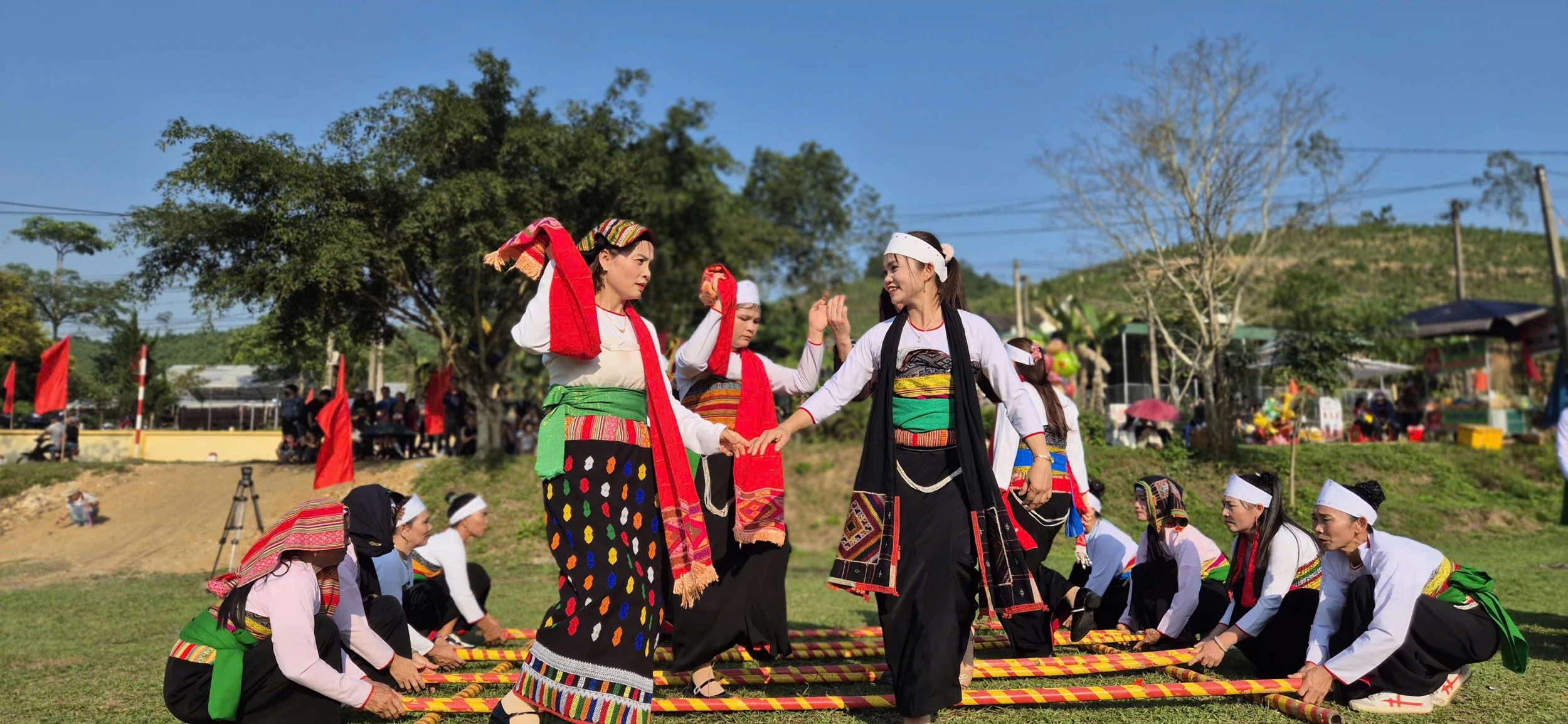 “Chiếc thang hoa” nối nhịp tâm linh