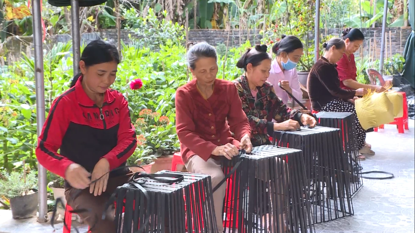 Giữ lửa nghề nhựa xiên Thiệu Toán