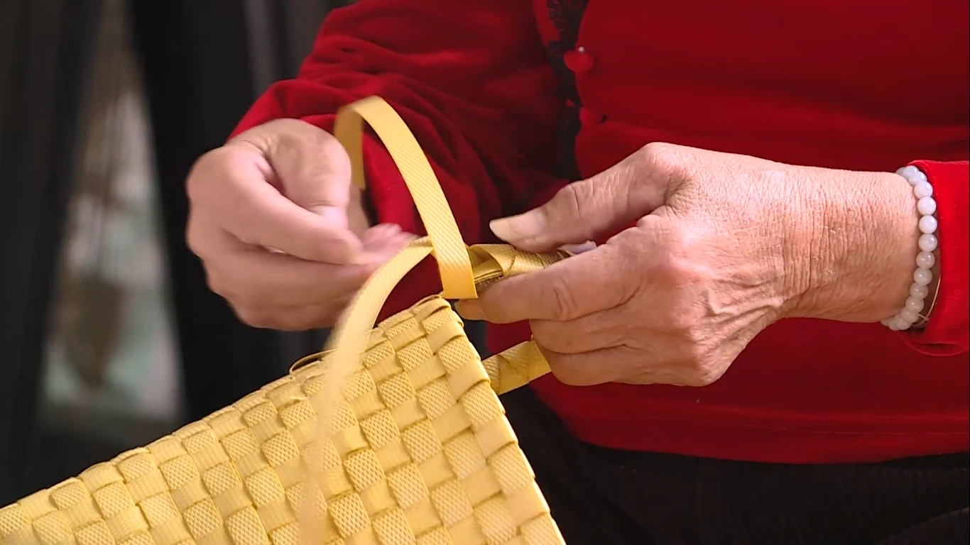 Giữ lửa nghề nhựa xiên Thiệu Toán