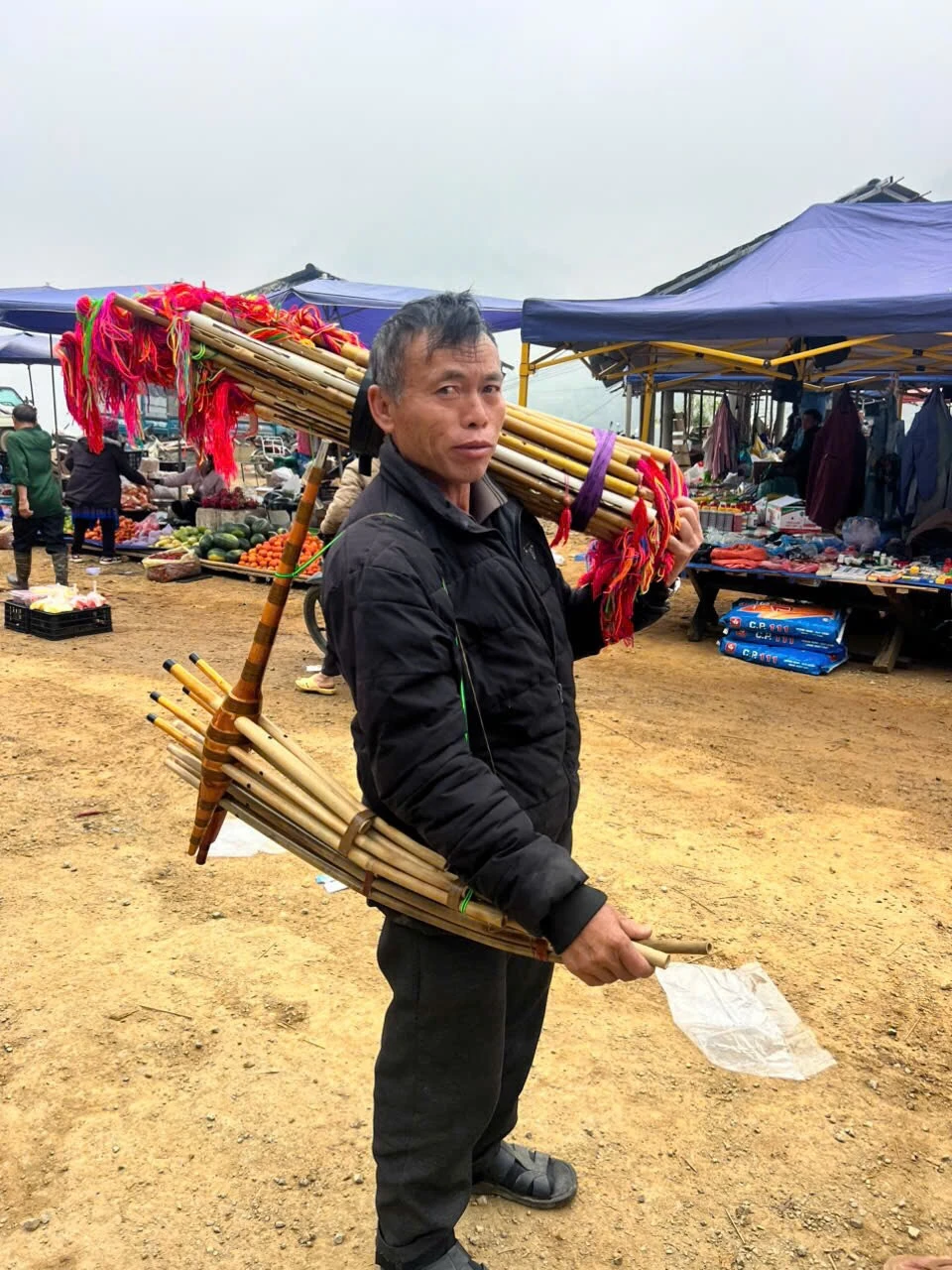 Cán Cấu – nơi sắc màu vùng cao thức dậy trong phiên chợ sớm