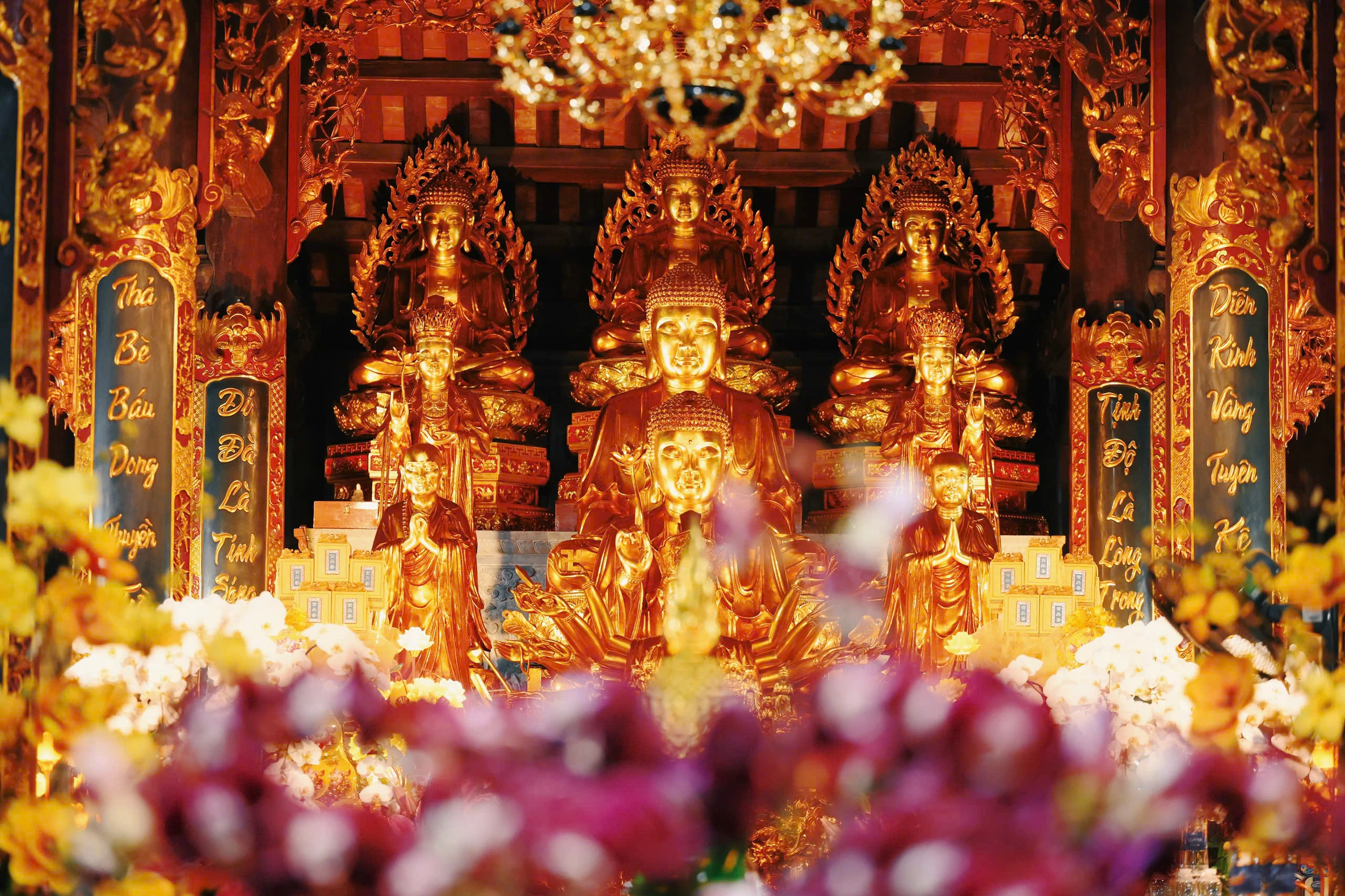 Sắc đêm nơi cửa Phật