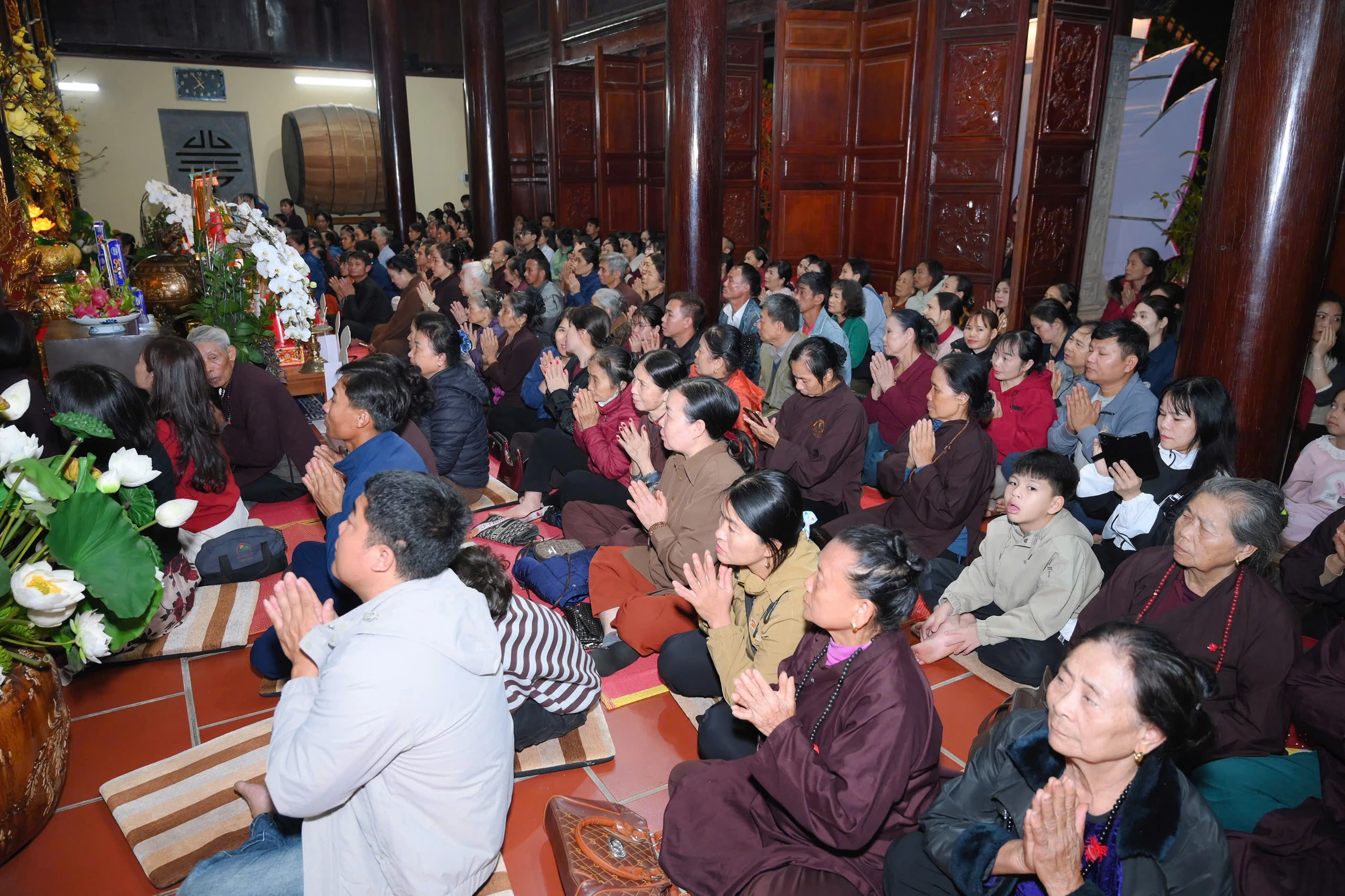 Sắc đêm nơi cửa Phật