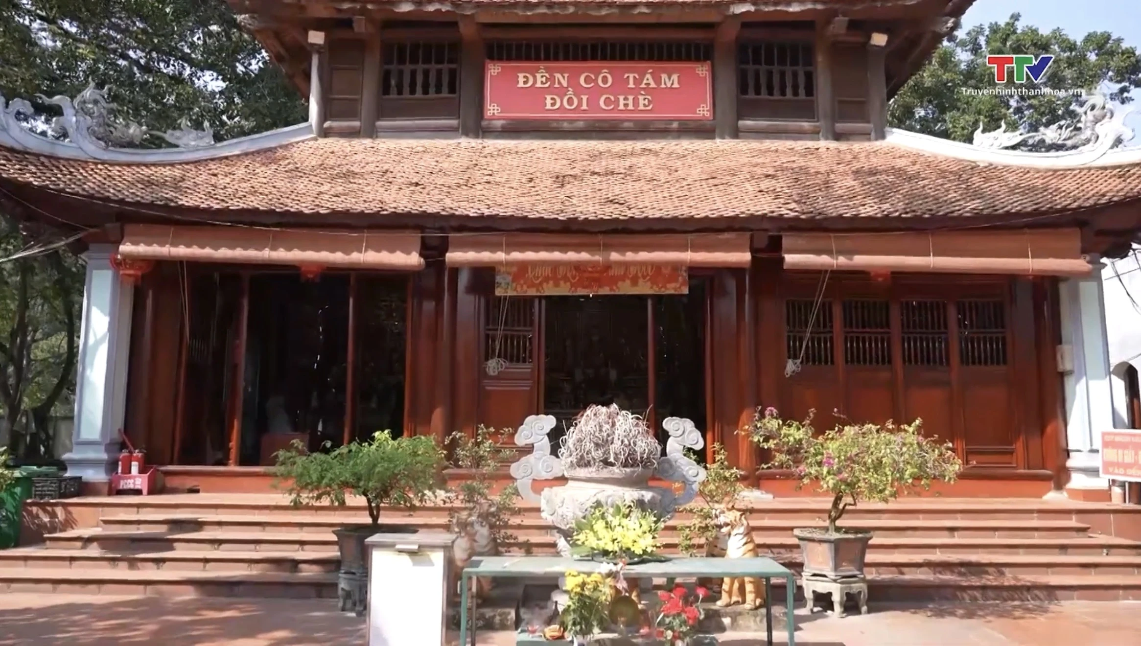 Huyền tích Đền cô Tám Đồi Chè