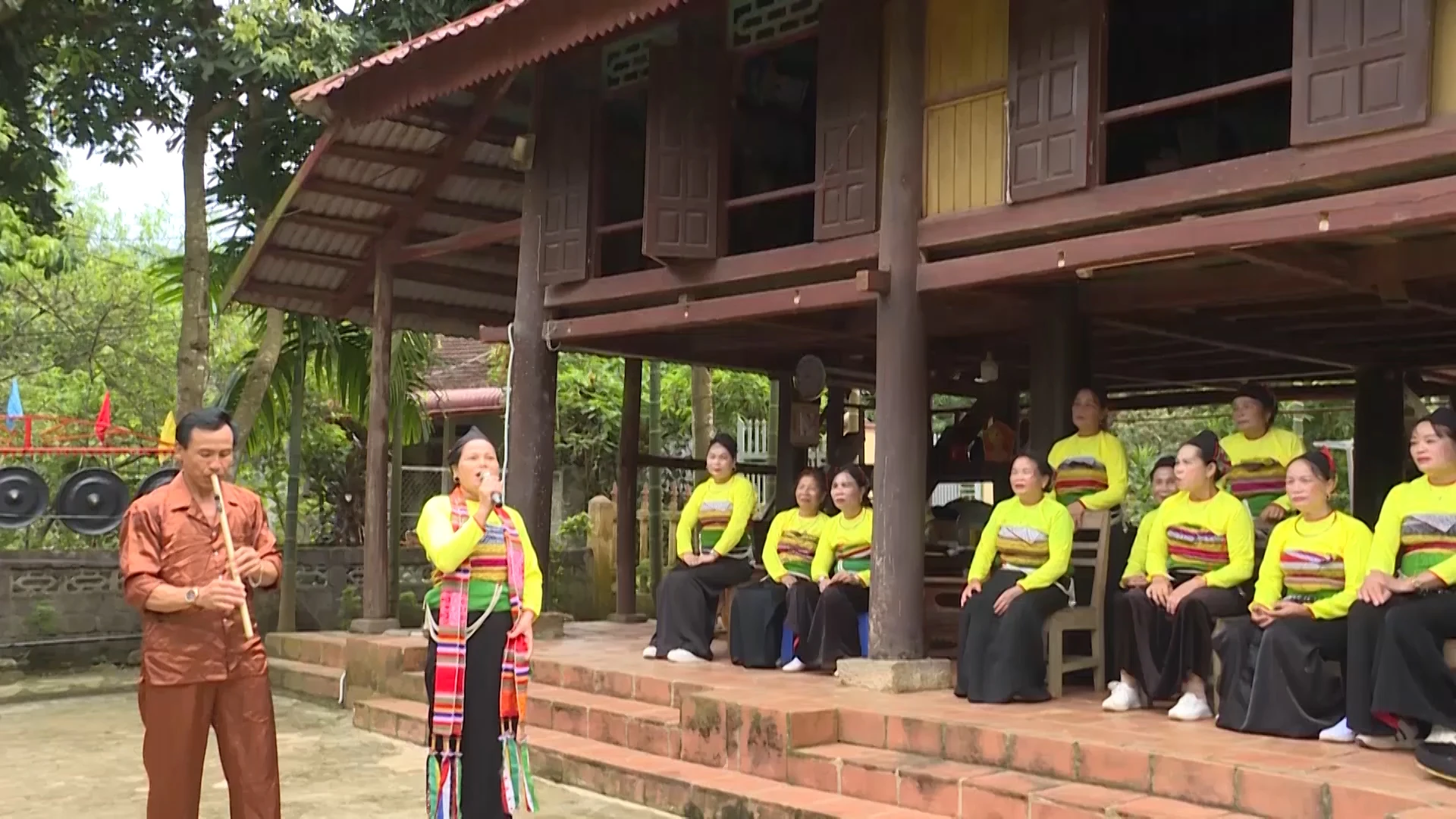 Giữ nhịp xường trong mùa xuân bản Mường