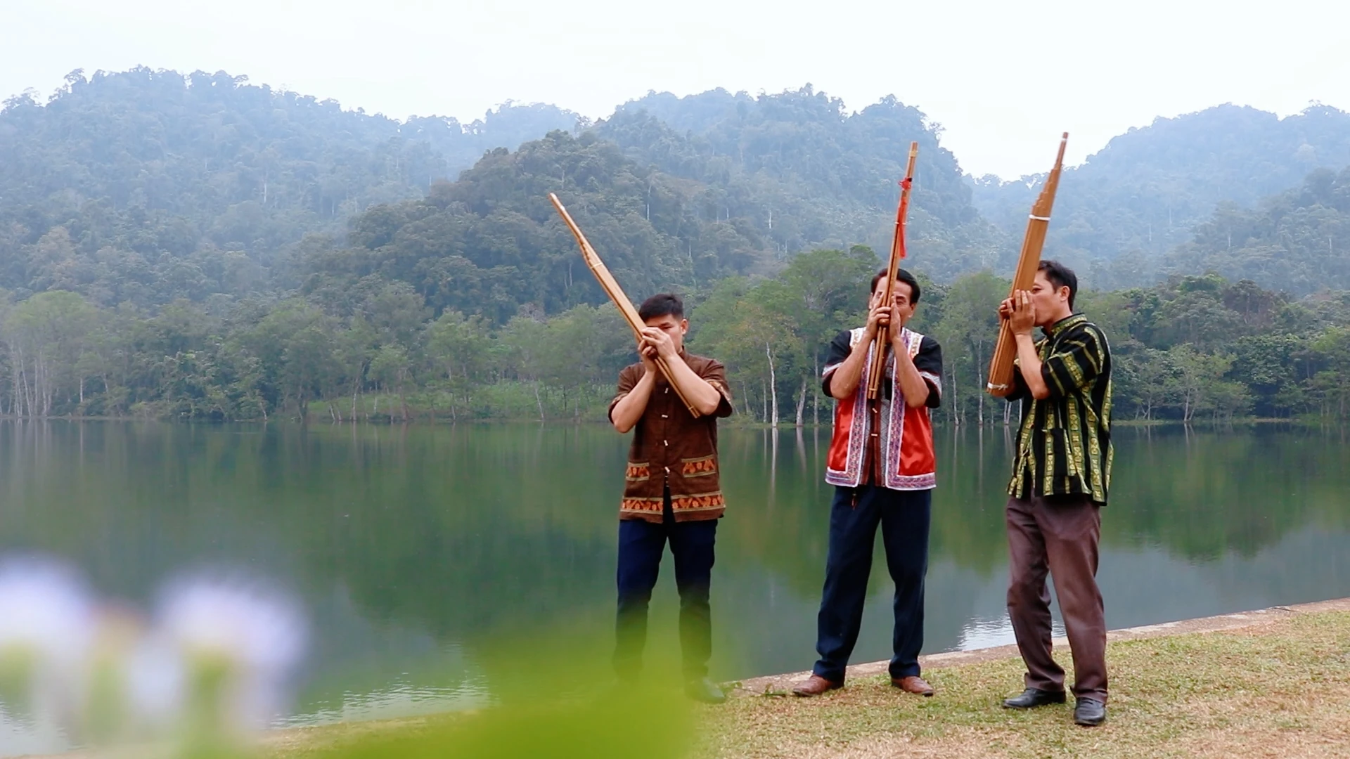 Như suối hát tình ca