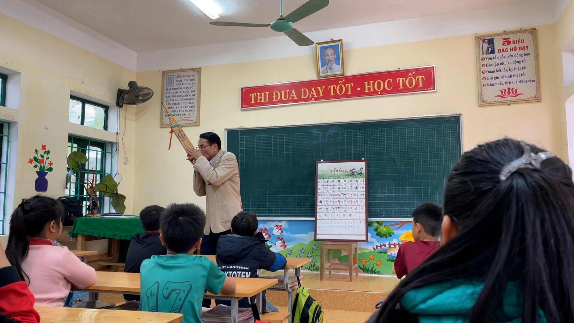 Như suối hát tình ca