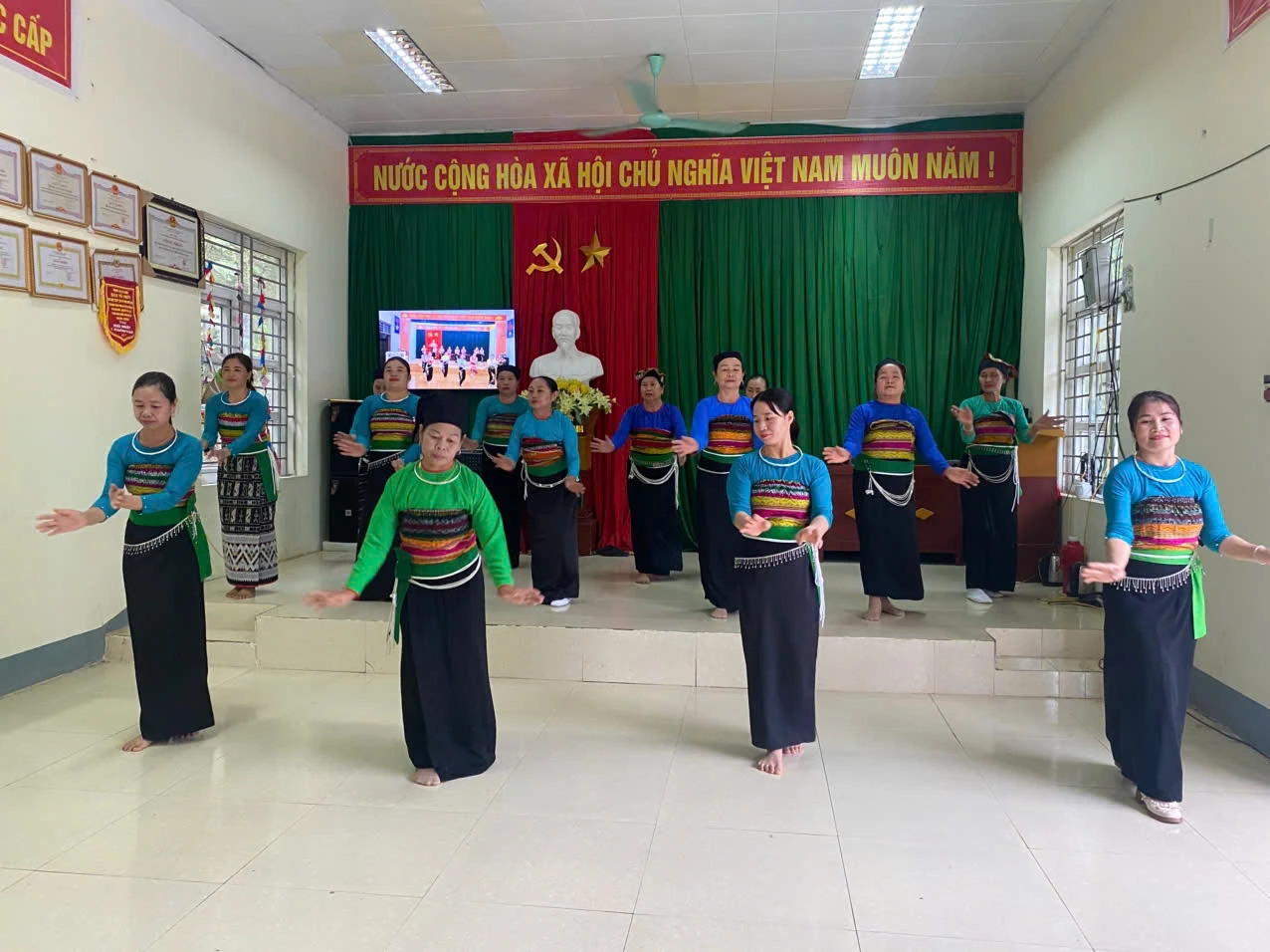 Xã biên giới Pù Nhi nô nức đón ngày hội lớn