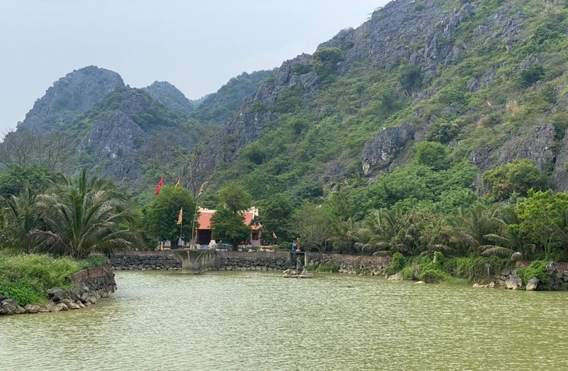 “Lạc bước” Phủ Suối