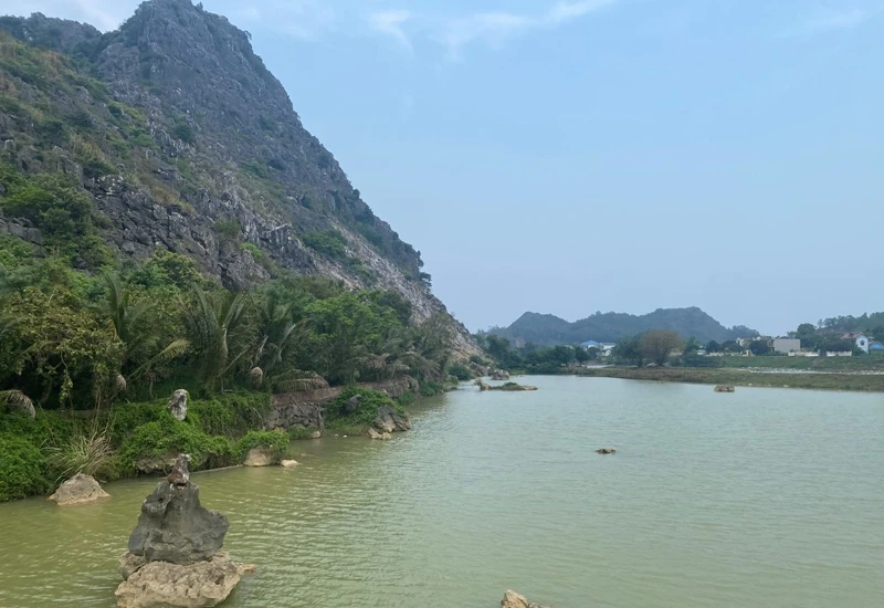 “Lạc bước” Phủ Suối