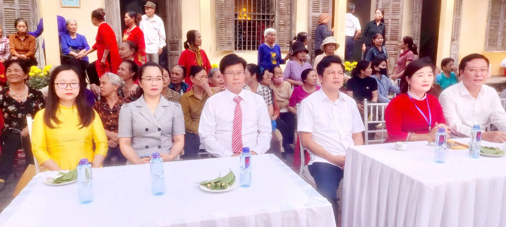 Sôi nổi lễ hội đền Hồ Bái