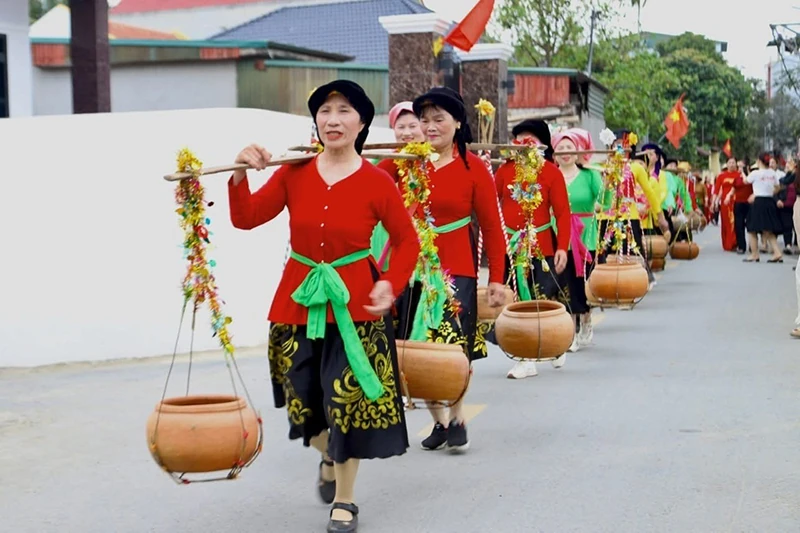 Rộn ràng lễ hội mùa xuân