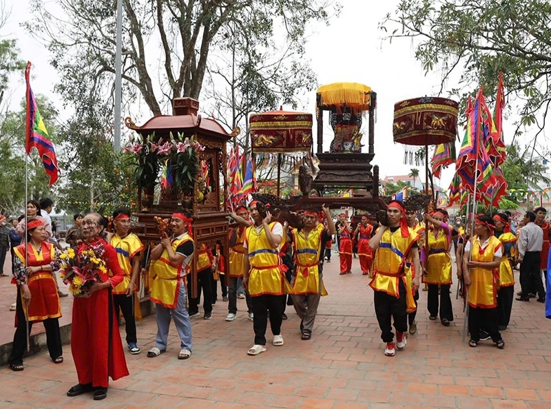 Rộn ràng lễ hội mùa xuân