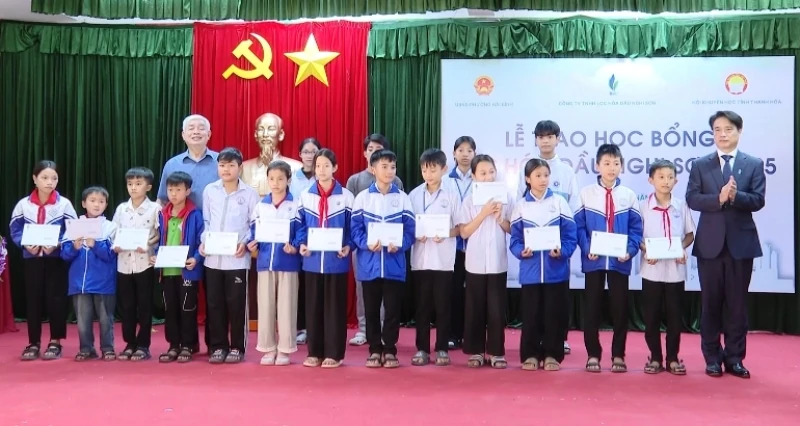 Ươm mầm tri thức, chắp cánh ước mơ