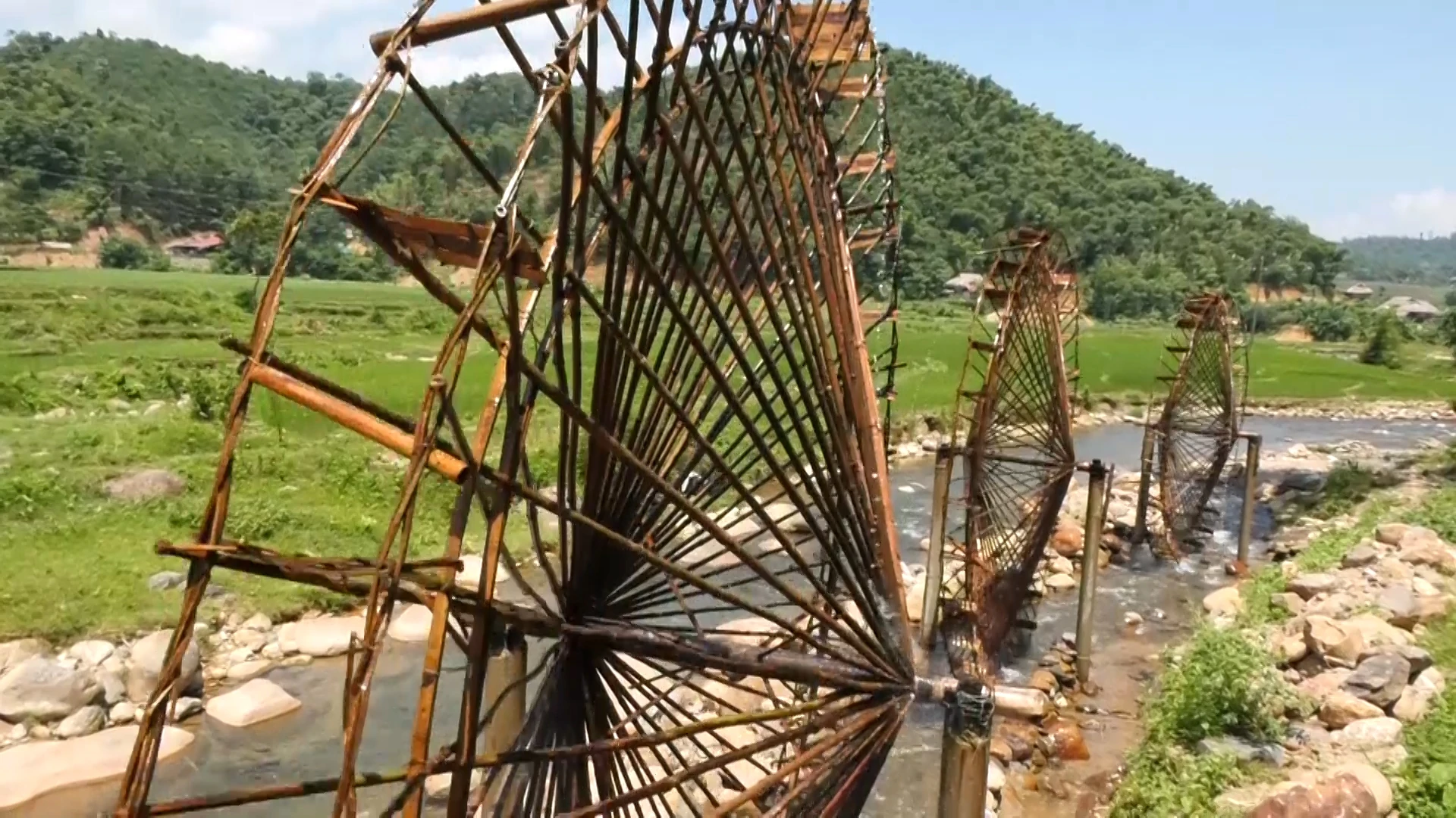 Guồng nước, vẻ đẹp kỳ ảo nơi núi rừng xứ Thanh