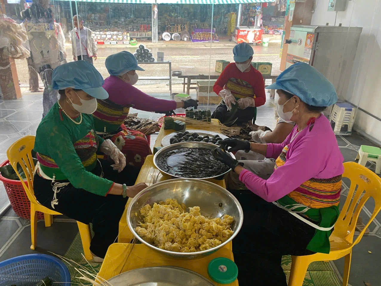 Hương vị bánh gai ở suối cá thần Cẩm Lương