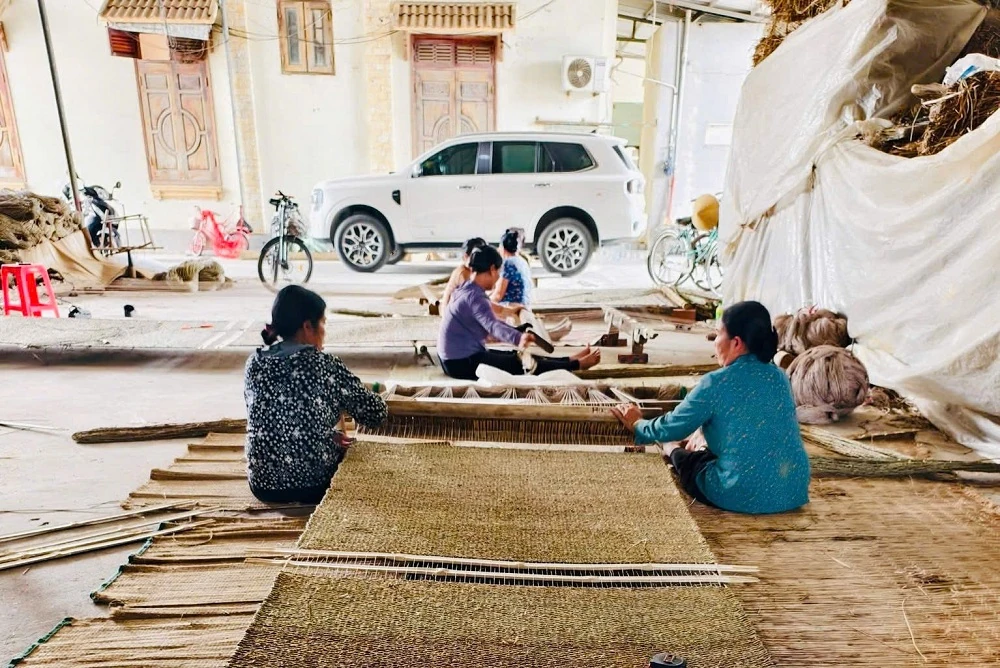 Nét đẹp làng nghề chiếu cói Tân Tiến