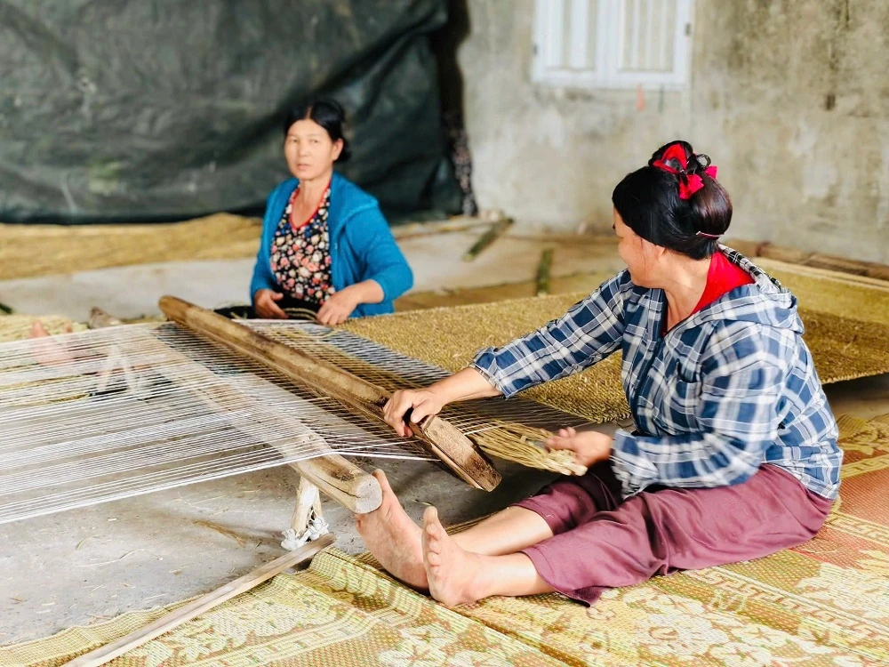 Nét đẹp làng nghề chiếu cói Tân Tiến