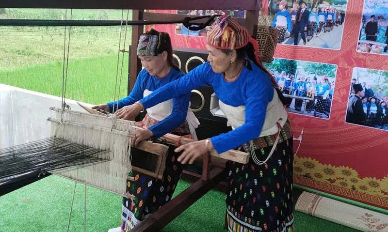 Nặng lòng với văn hóa Thái