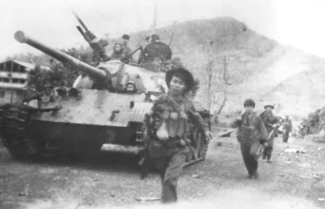 Ngày này năm xưa (2/4): Báo Tin tức - Cơ quan của Mặt trận dân chủ ra số đầu tiên