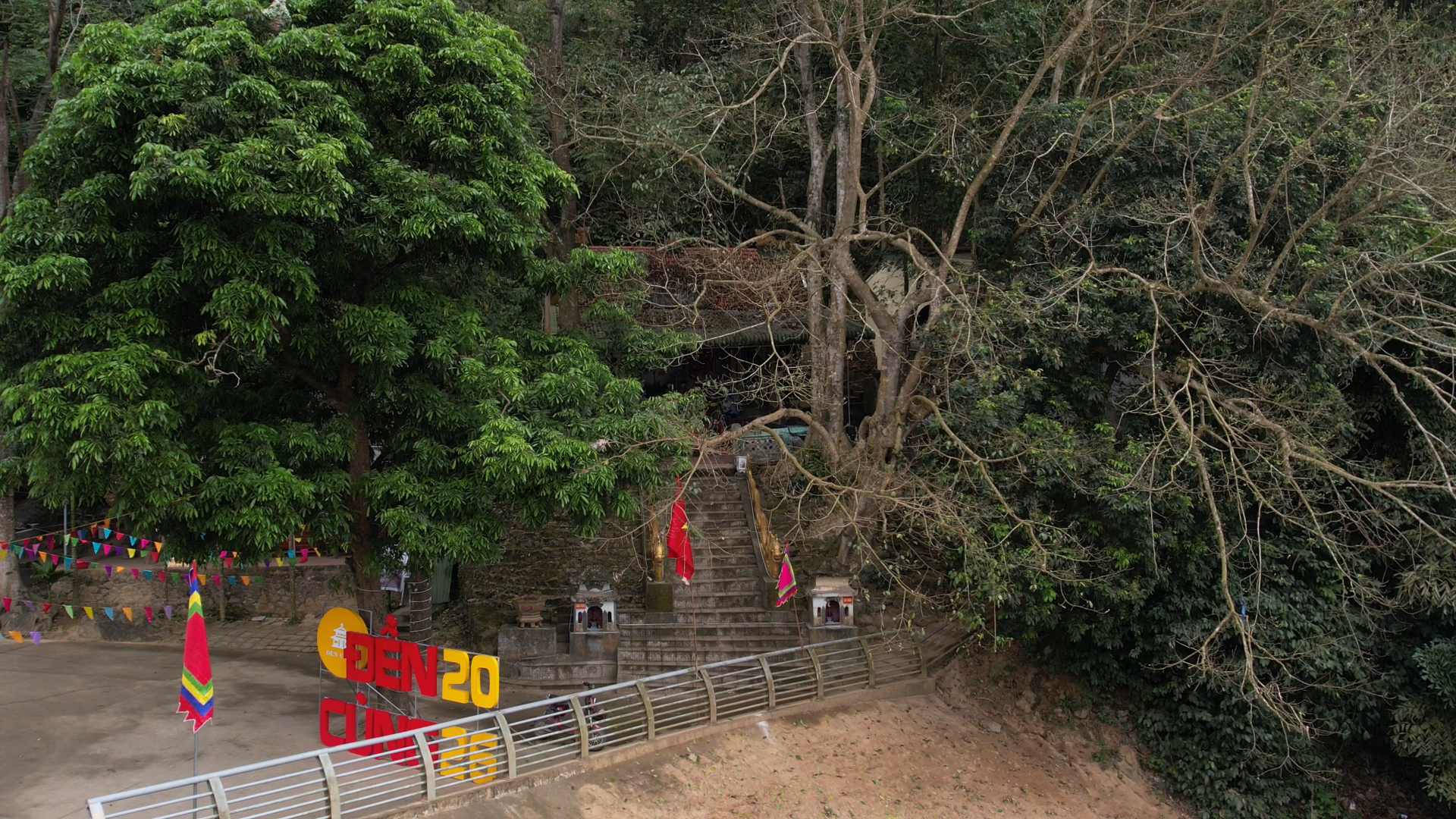 Bí ẩn đền Cùng