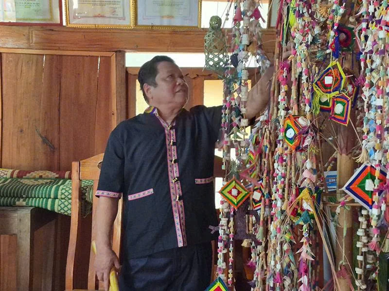 Người “gom lửa” cho di sản Chá Mùn