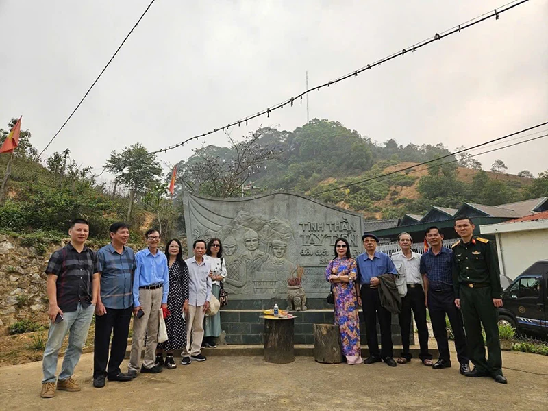 Đi thực tế - tạo nguồn cảm xúc để sáng tạo tác phẩm