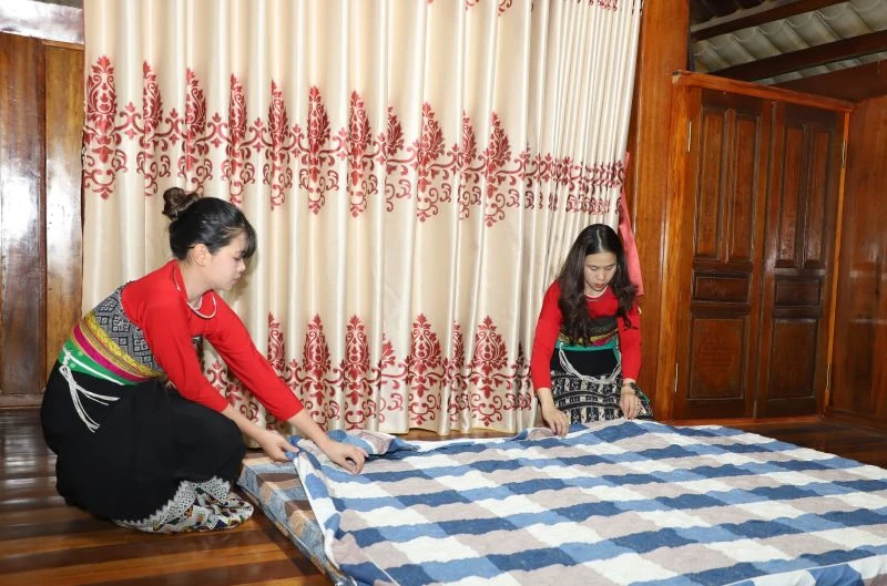 Lên bản Ngàm xem làm du lịch