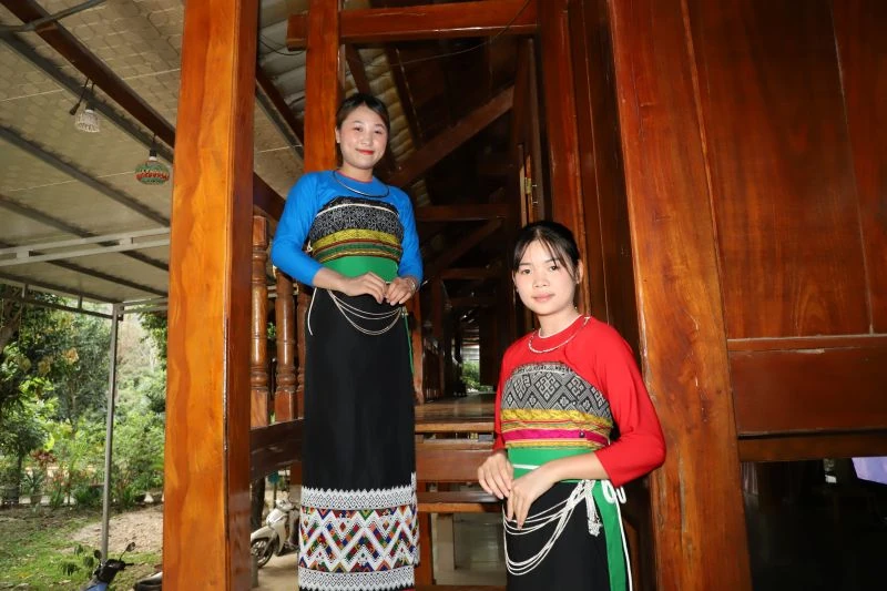 Lên bản Ngàm xem làm du lịch